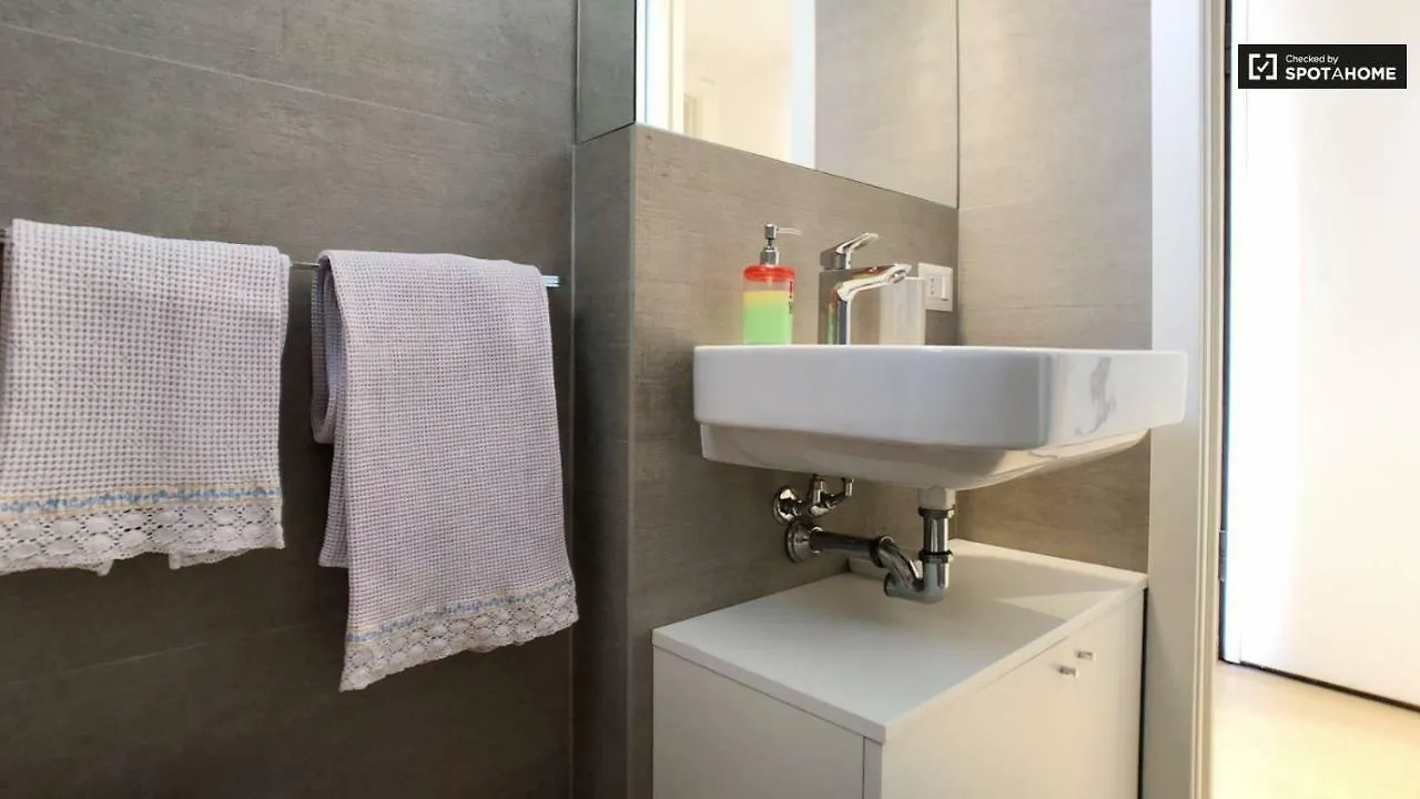 Helena Rooms Milan Homestay