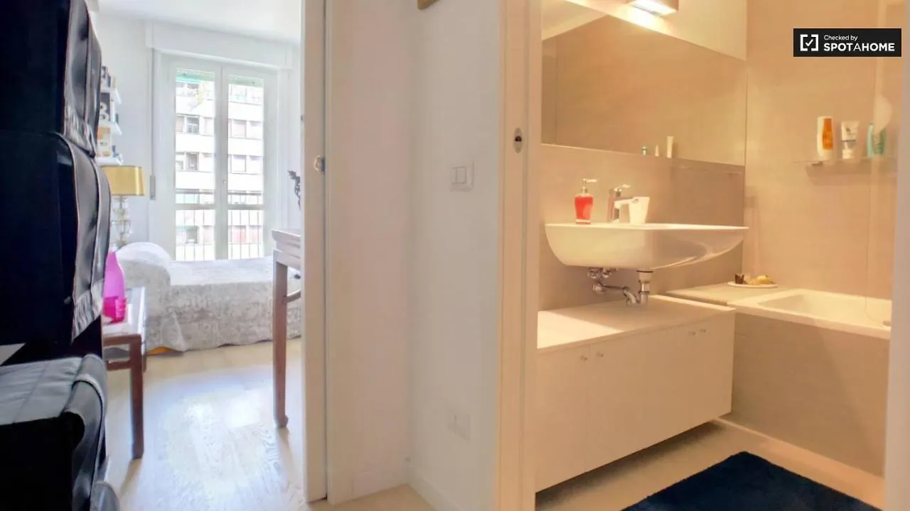Homestay Helena Rooms Milan Italy